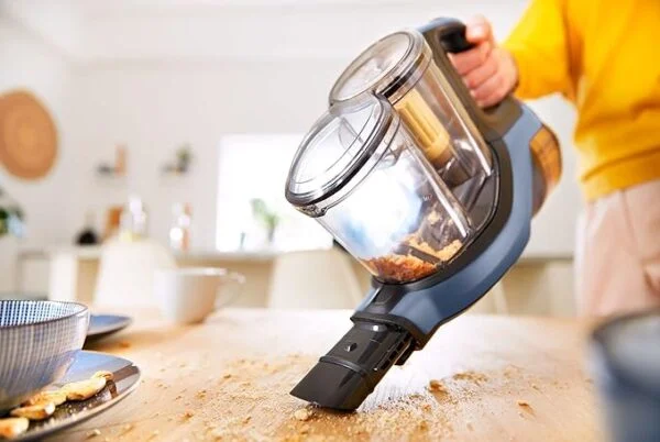 مكنسة كهربائية محمولة بسعة 440 مل – 14.4 فولت وفوهة قابلة للدوران حتى 200 درجة للوصول الى المساحات الضيقة من اي زاوية بلاك + ديكر pv1420l b5 أبيض مكنسة كهربائية محمولة بسعة 440 مل – 14.4 فولت وفوهة قابلة للدوران حتى 200 درجة للوصول الى المساحات الضيقة من اي زاوية بلاك + ديكر pv1420l b5 أبيض