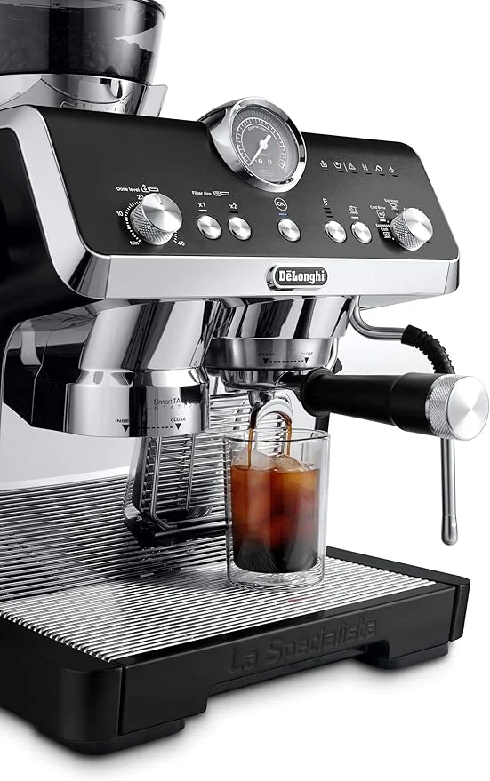 ماكينة قهوة اسبرسو لا سبيشاليستا اوبرا ec9555.bk بقوة 1550w ومزودة بطاحونة قهوة مدمجة ووظيفة تحضير قهوة باردة وعصا بخار لتبخير اللبن ومجموعة ملحقات ترحيبية من ديلونجي ماكينة قهوة اسبرسو لا سبيشاليستا اوبرا ec9555.bk بقوة 1550w ومزودة بطاحونة قهوة مدمجة ووظيفة تحضير قهوة باردة وعصا بخار لتبخير اللبن ومجموعة ملحقات ترحيبية من ديلونجي